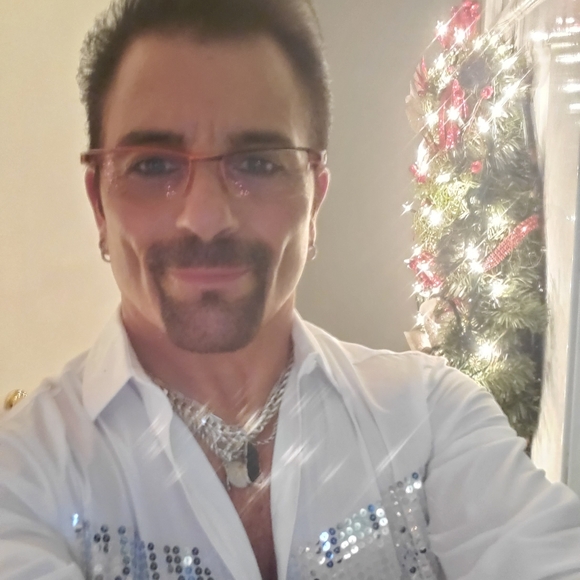 Meet your Posher, Dennis - Picture 13 of 16